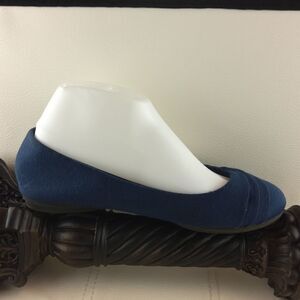 American Eagle navy blue flat shoe (one shoe)